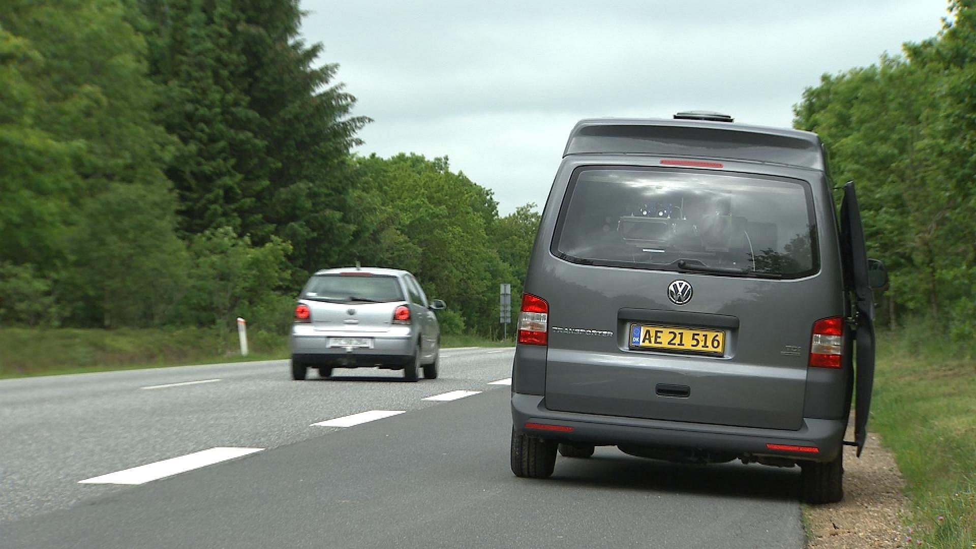 Regeringen mener, at hastigheder over 200 kilometer i timen skal udløse 20 dages fængsel og en ubetinget frakendelse af kørekortet i minimum tre år. (Arkivfoto)